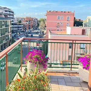 Appartamento Panoramic And Bright Penthouse Is Waiting For You, Roma